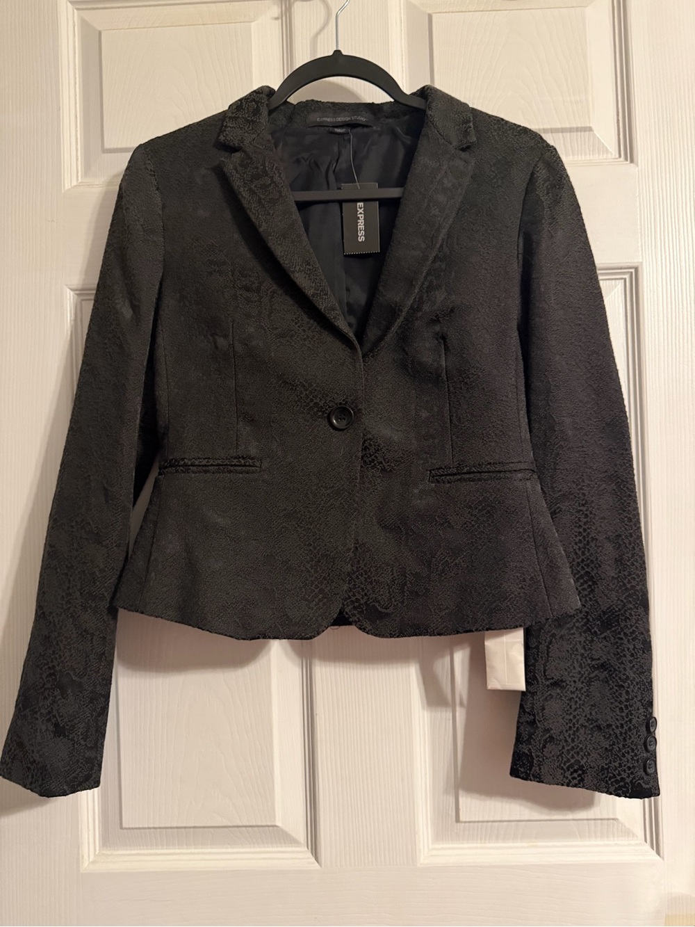 Express Design Studio Black Tonal Snakeskin Blazer NWT Size 4